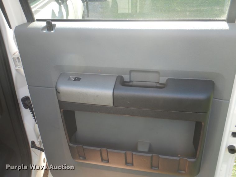 image for item GC9502 2011 Ford F250 Super Duty Crew Cab pickup truck