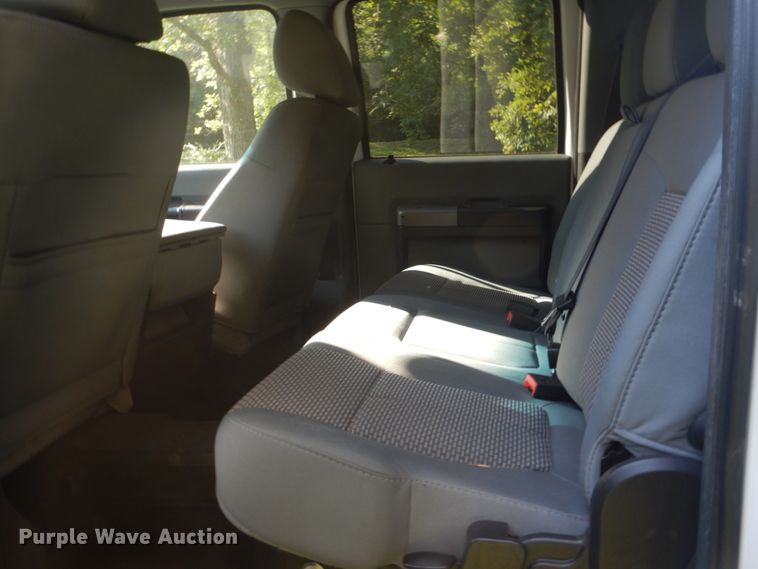 image for item GC9502 2011 Ford F250 Super Duty Crew Cab pickup truck