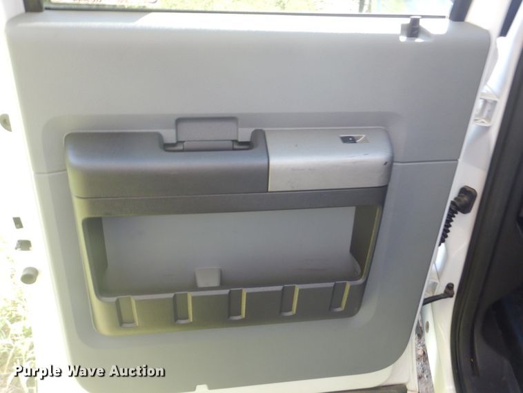 image for item GC9502 2011 Ford F250 Super Duty Crew Cab pickup truck