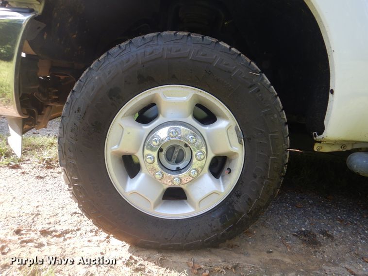 image for item GC9502 2011 Ford F250 Super Duty Crew Cab pickup truck