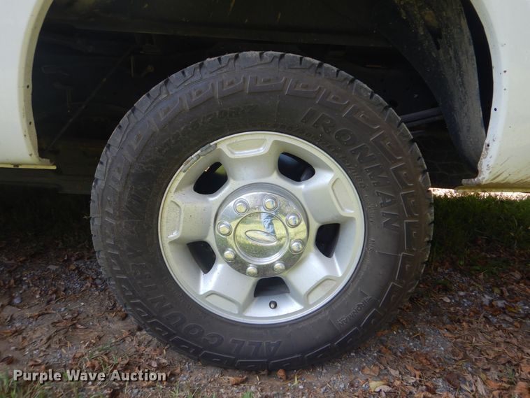 image for item GC9502 2011 Ford F250 Super Duty Crew Cab pickup truck