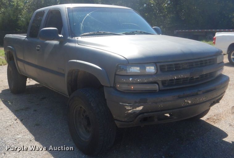 image for item GC9527 2001 Chevrolet Silverado 1500 Ext. Cab pickup truck