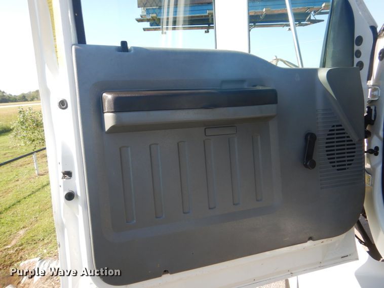 image for item GC9535 2012 Ford F650 Super Duty flatbed truck