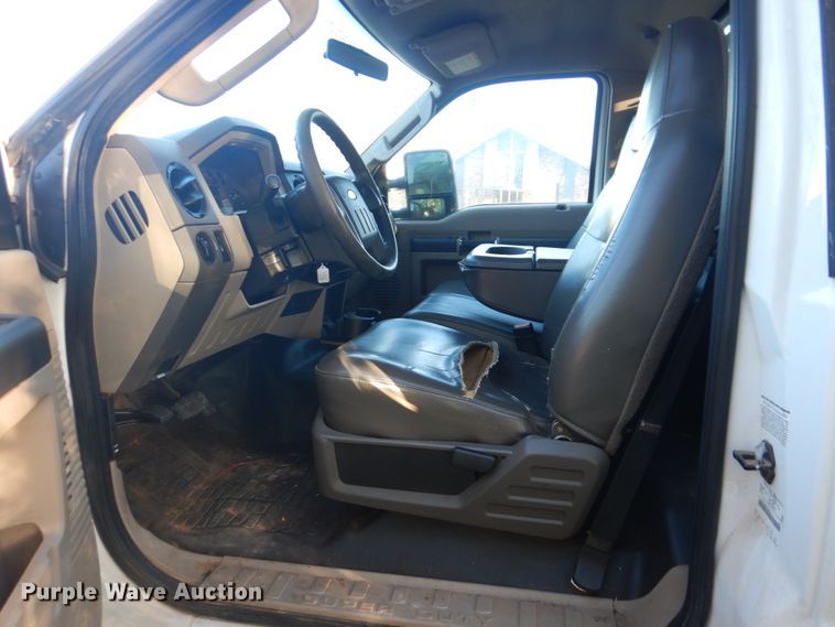 image for item GC9549 2009 Ford F350 Super Duty flatbed pickup truck