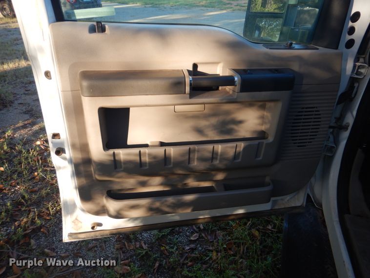 image for item GC9549 2009 Ford F350 Super Duty flatbed pickup truck