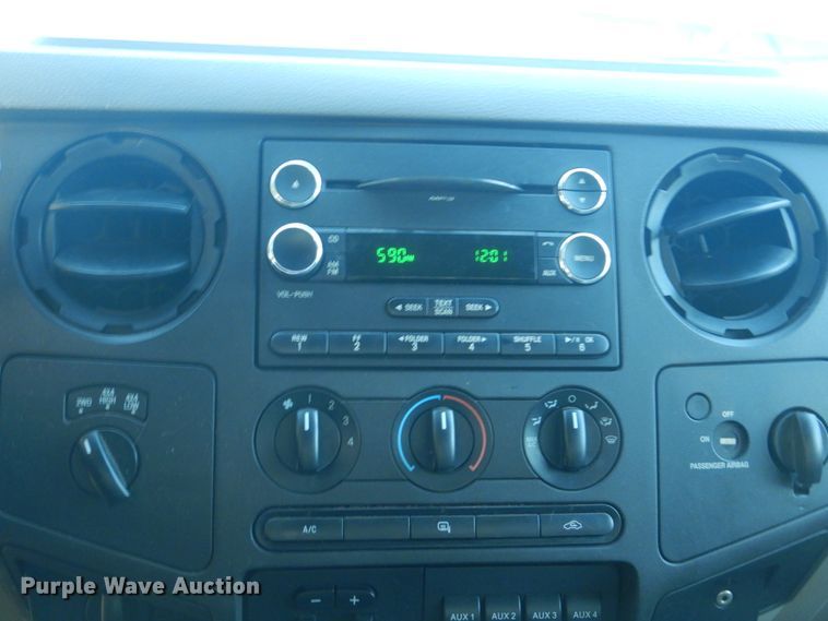 image for item GC9549 2009 Ford F350 Super Duty flatbed pickup truck