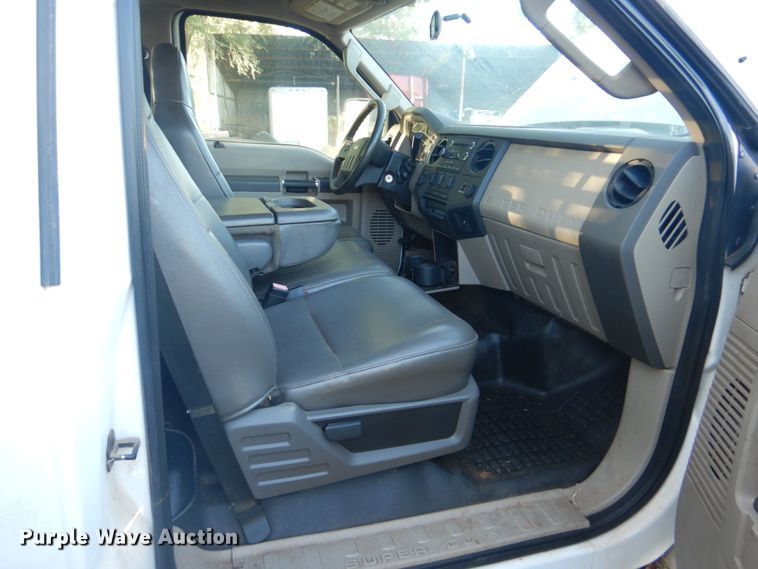 image for item GC9549 2009 Ford F350 Super Duty flatbed pickup truck