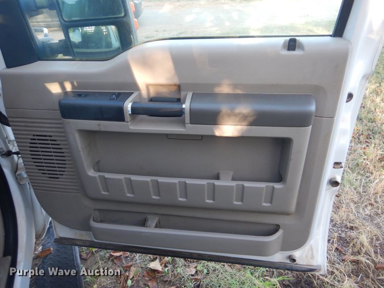 image for item GC9549 2009 Ford F350 Super Duty flatbed pickup truck