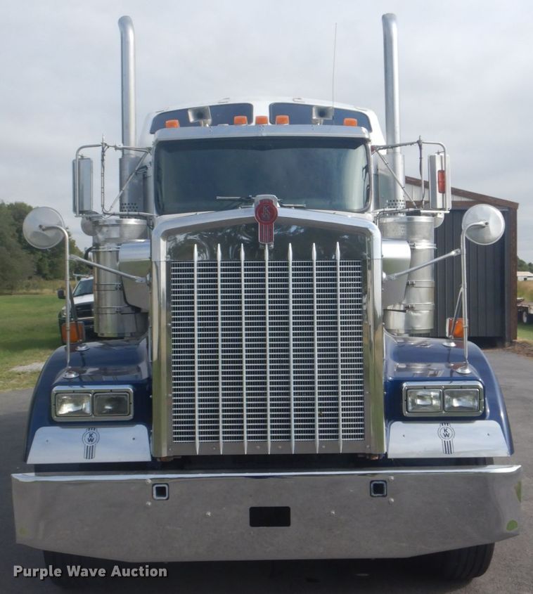 image for item GC9566 2003 Kenworth W900 semi truck