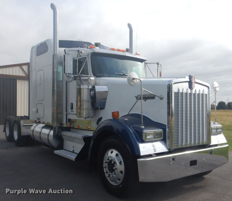 image for item GC9566 2003 Kenworth W900 semi truck