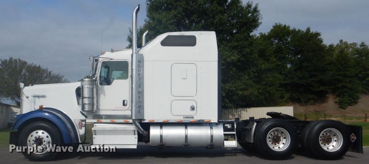 image for item GC9566 2003 Kenworth W900 semi truck