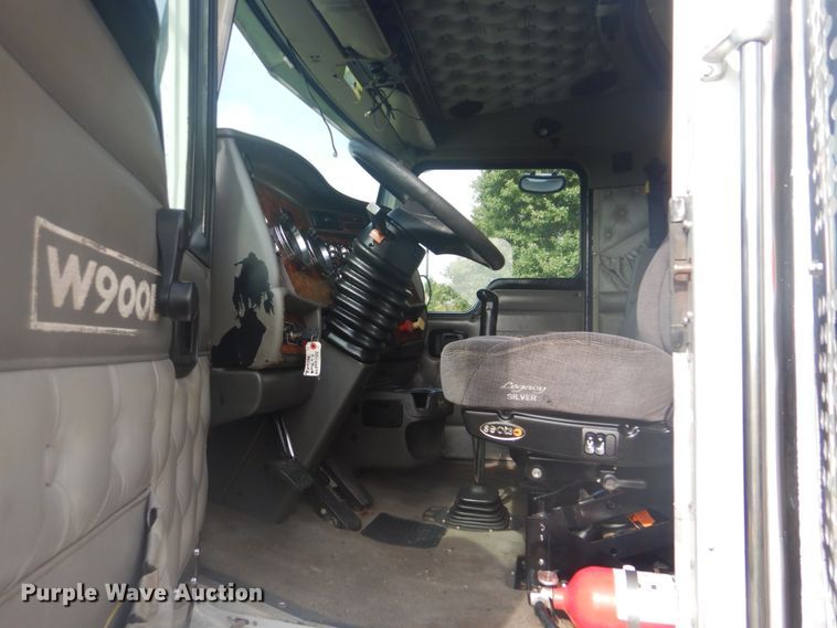 image for item GC9566 2003 Kenworth W900 semi truck