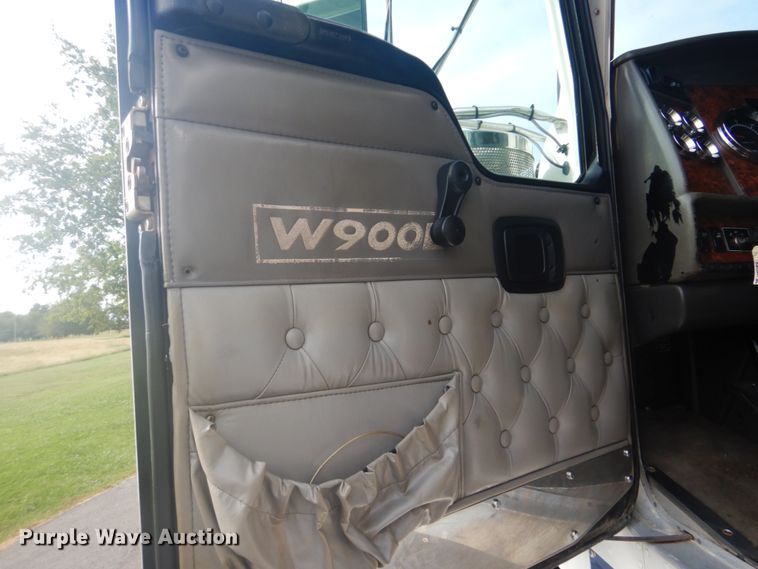 image for item GC9566 2003 Kenworth W900 semi truck