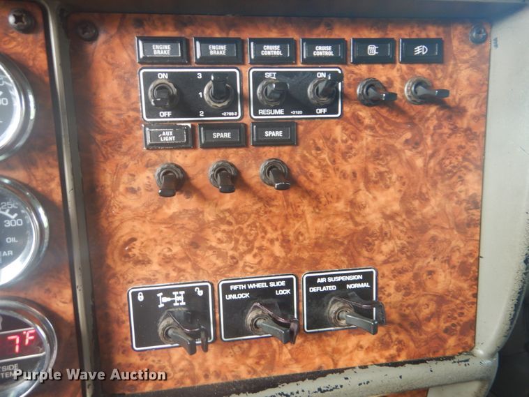 image for item GC9566 2003 Kenworth W900 semi truck