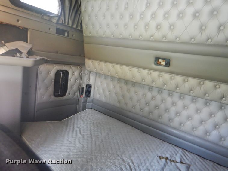 image for item GC9566 2003 Kenworth W900 semi truck