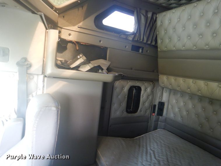 image for item GC9566 2003 Kenworth W900 semi truck