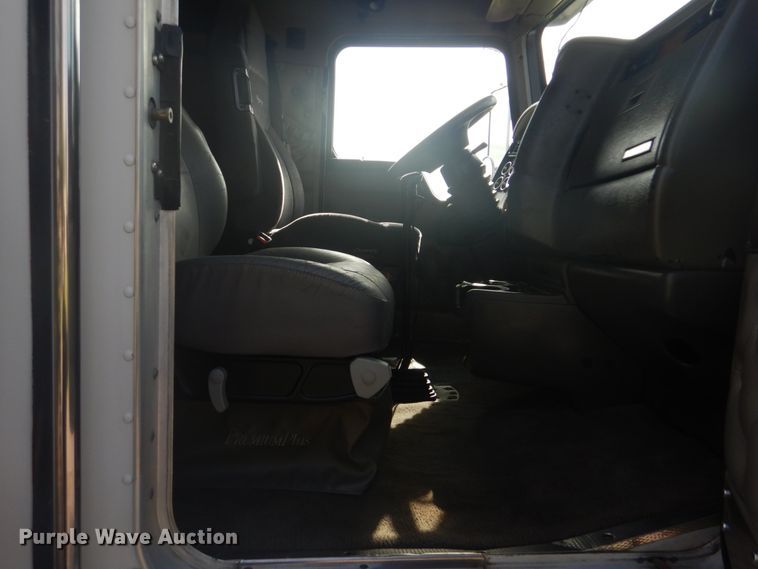 image for item GC9566 2003 Kenworth W900 semi truck