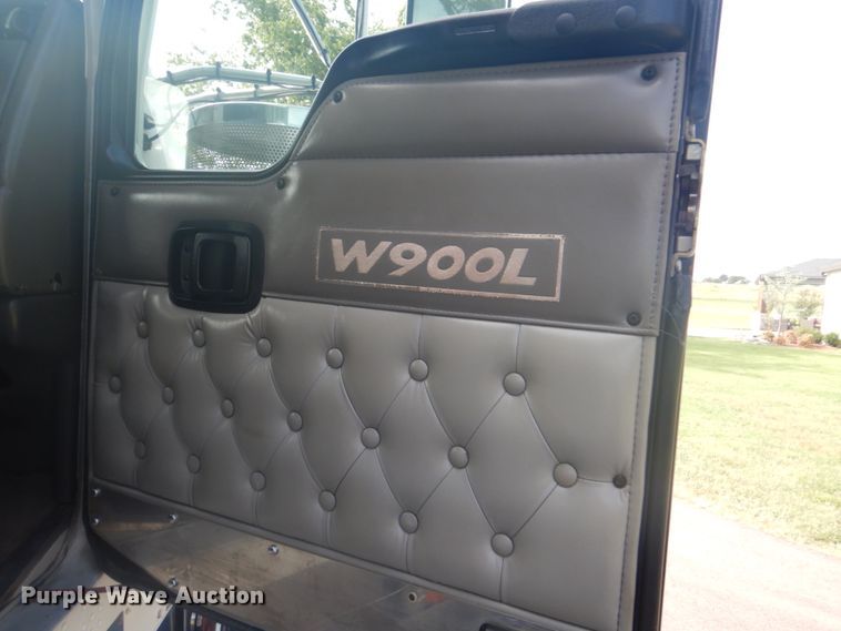 image for item GC9566 2003 Kenworth W900 semi truck