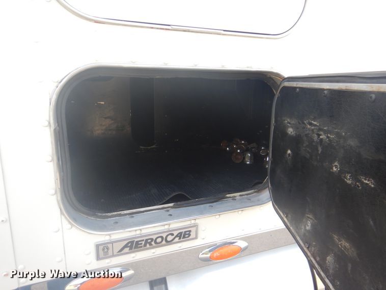 image for item GC9566 2003 Kenworth W900 semi truck