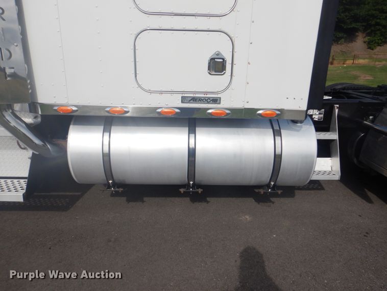 image for item GC9566 2003 Kenworth W900 semi truck