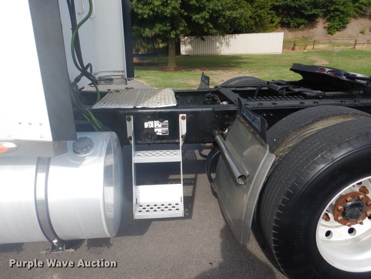 image for item GC9566 2003 Kenworth W900 semi truck