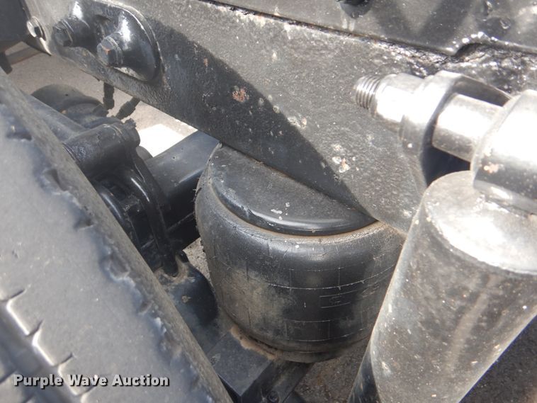 image for item GC9566 2003 Kenworth W900 semi truck