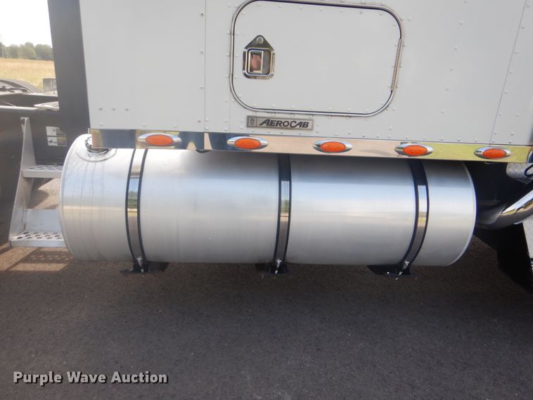 image for item GC9566 2003 Kenworth W900 semi truck