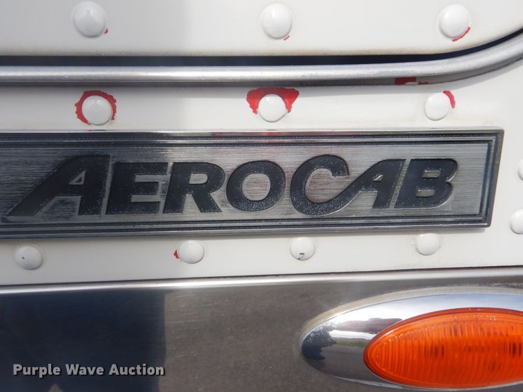 image for item GC9566 2003 Kenworth W900 semi truck