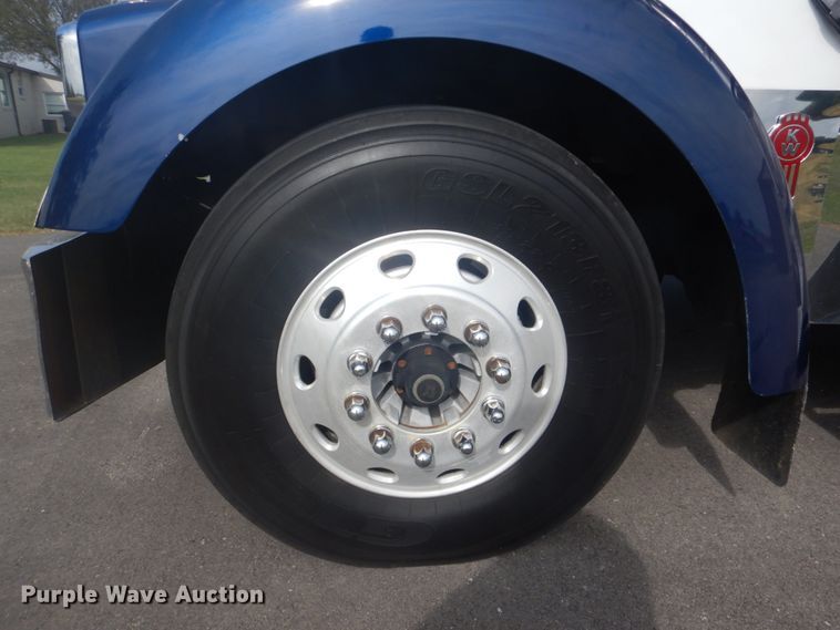 image for item GC9566 2003 Kenworth W900 semi truck