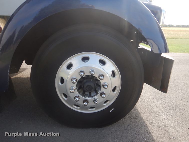 image for item GC9566 2003 Kenworth W900 semi truck