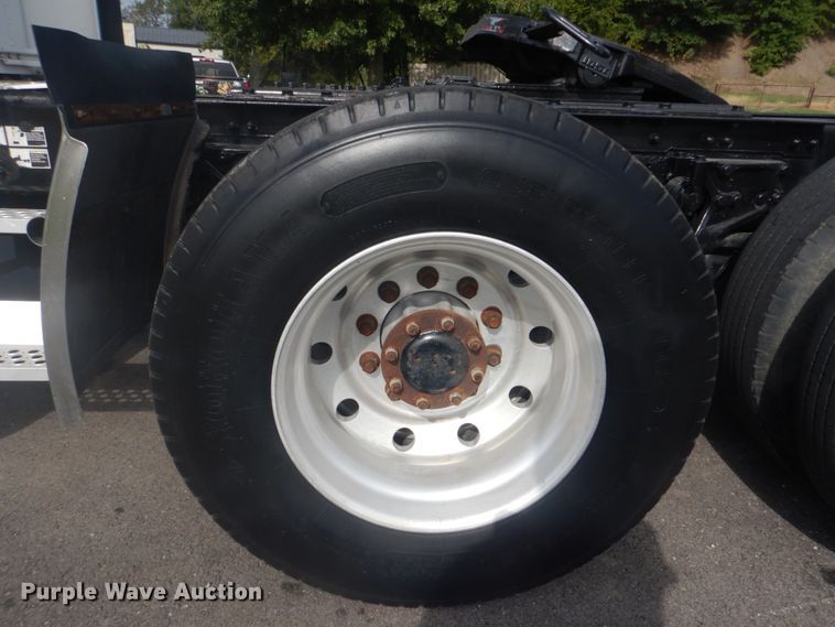 image for item GC9566 2003 Kenworth W900 semi truck