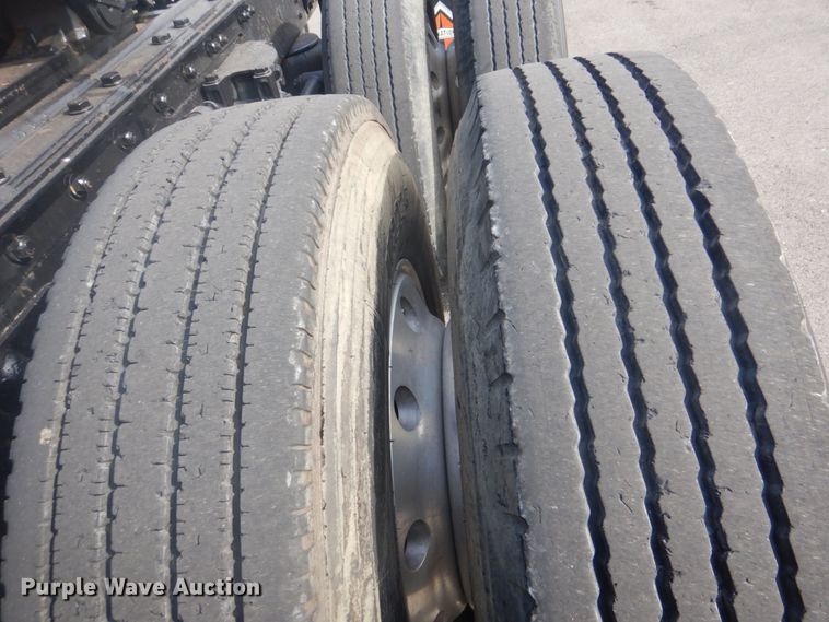 image for item GC9566 2003 Kenworth W900 semi truck