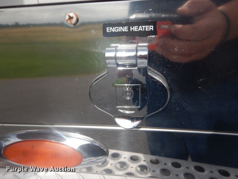 image for item GC9566 2003 Kenworth W900 semi truck