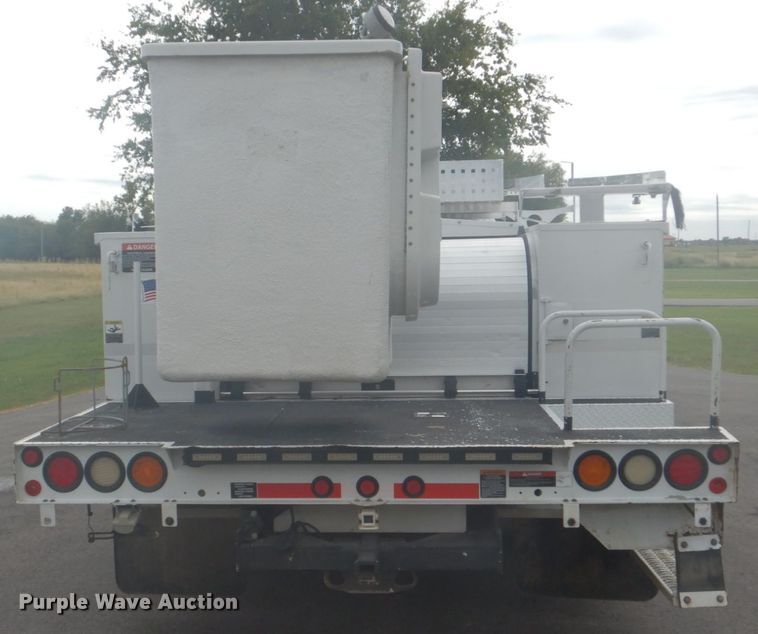 image for item GC9574 2011 Ford F550 Super Duty bucket truck