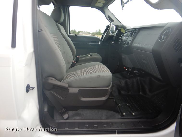 image for item GC9574 2011 Ford F550 Super Duty bucket truck