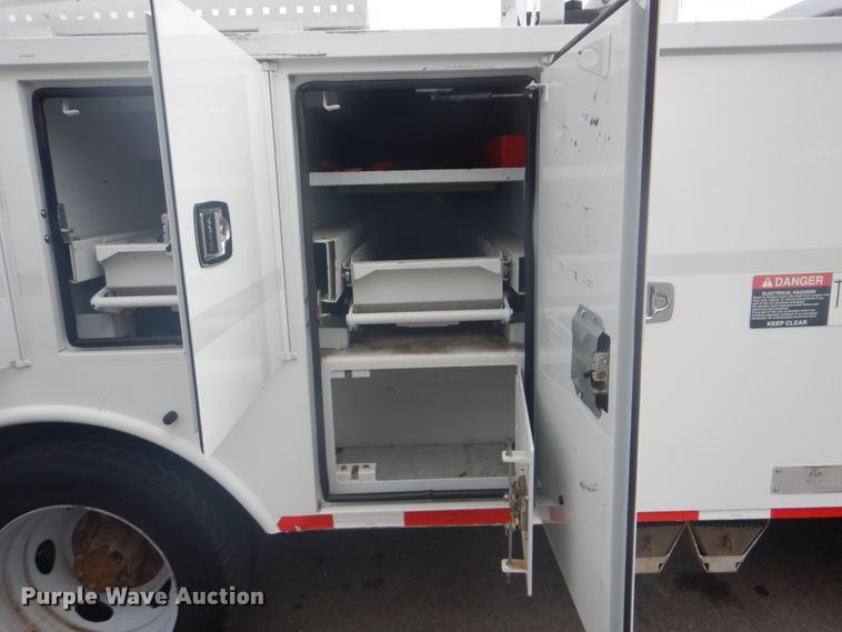 image for item GC9574 2011 Ford F550 Super Duty bucket truck