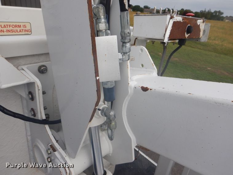 image for item GC9574 2011 Ford F550 Super Duty bucket truck