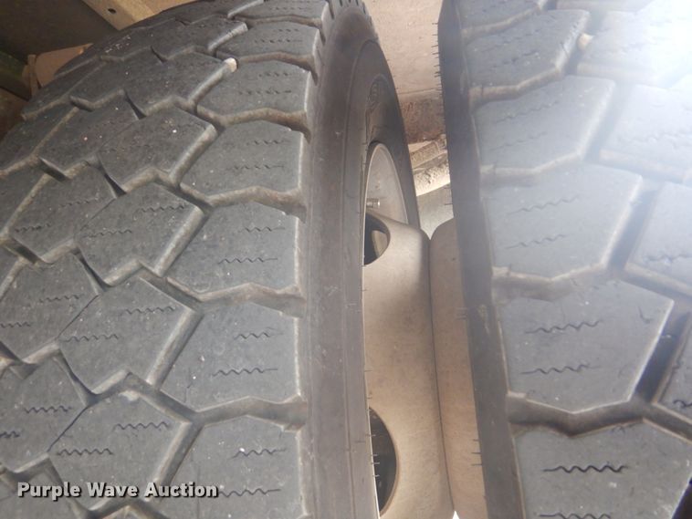 image for item GC9574 2011 Ford F550 Super Duty bucket truck