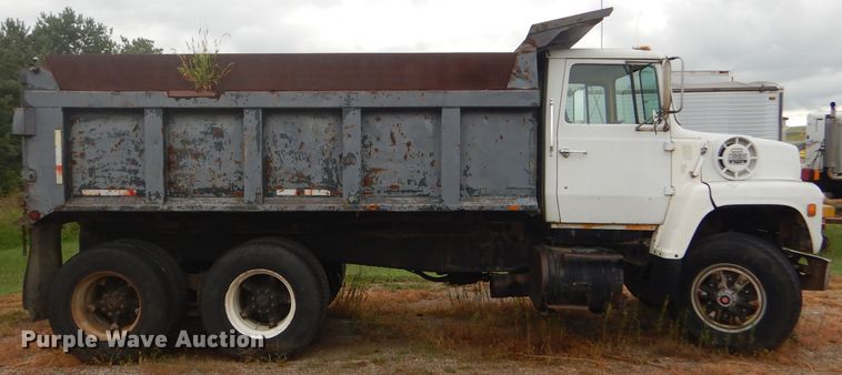 image for item GH9633 1986 Ford 8000 dump truck