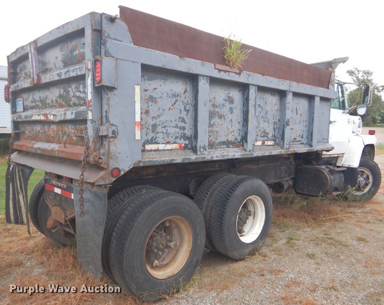 image for item GH9633 1986 Ford 8000 dump truck