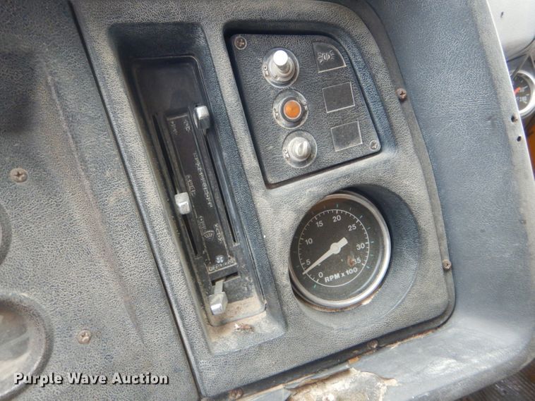 image for item GH9633 1986 Ford 8000 dump truck