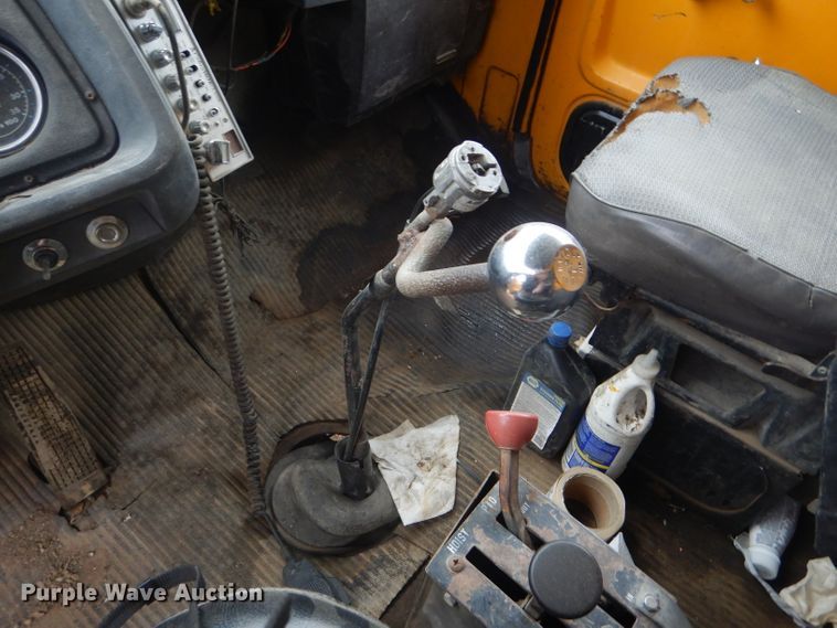 image for item GH9633 1986 Ford 8000 dump truck