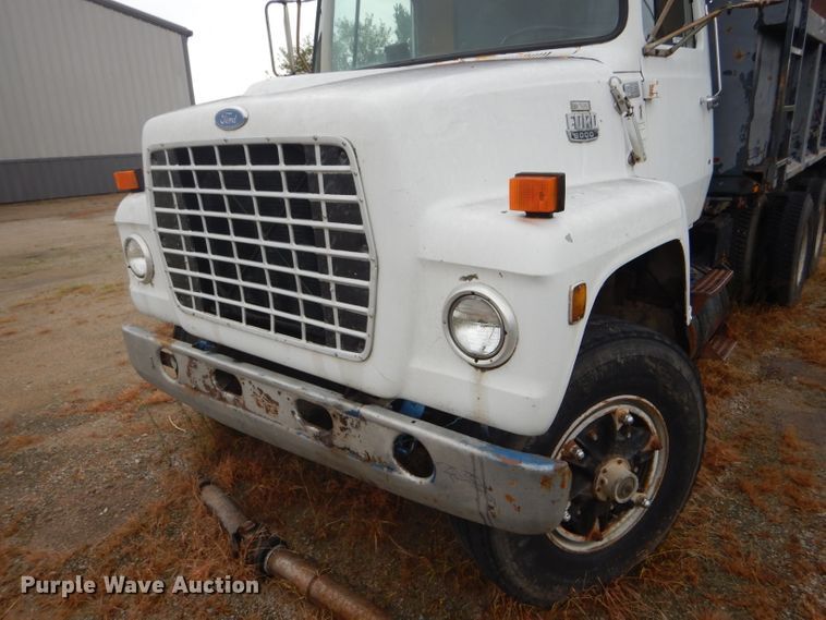 image for item GH9633 1986 Ford 8000 dump truck