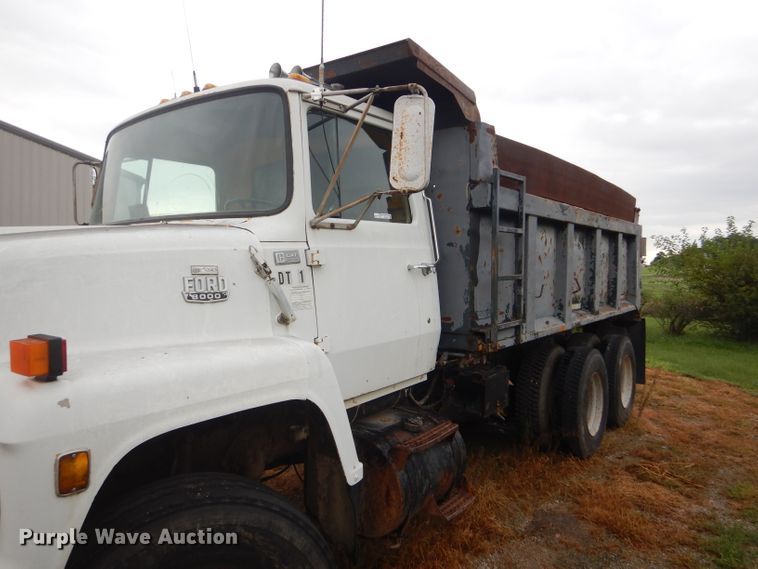 image for item GH9633 1986 Ford 8000 dump truck