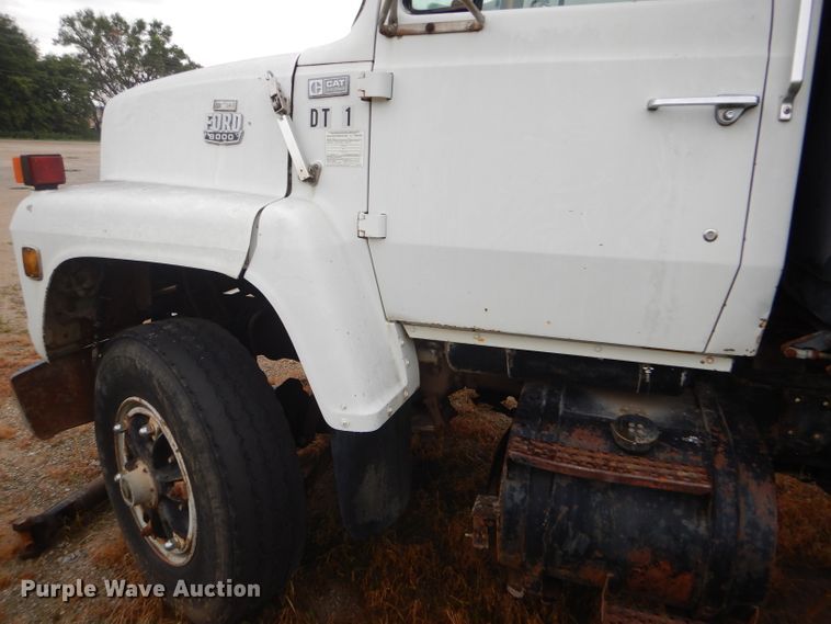 image for item GH9633 1986 Ford 8000 dump truck