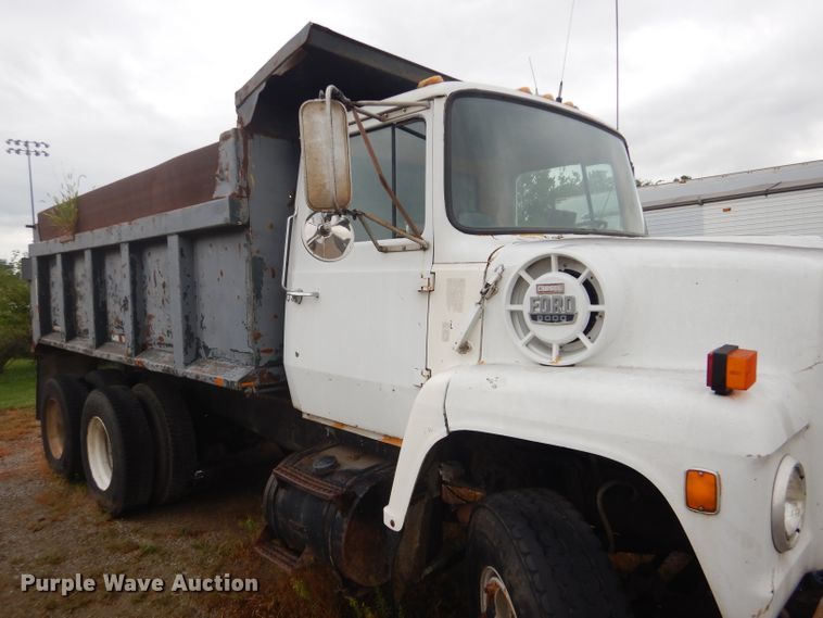 image for item GH9633 1986 Ford 8000 dump truck