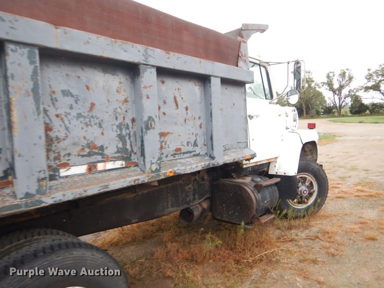 image for item GH9633 1986 Ford 8000 dump truck