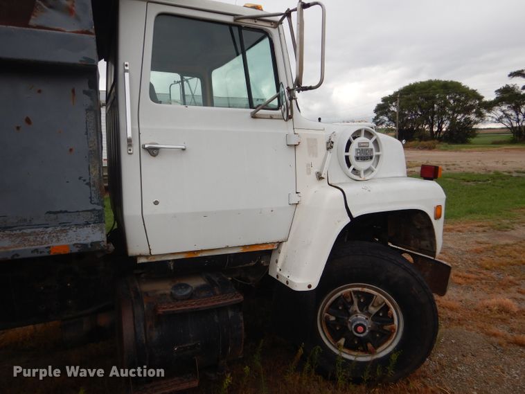 image for item GH9633 1986 Ford 8000 dump truck