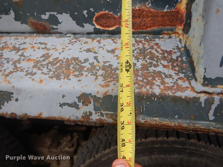 image for item GH9633 1986 Ford 8000 dump truck