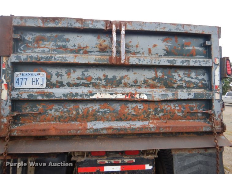 image for item GH9633 1986 Ford 8000 dump truck